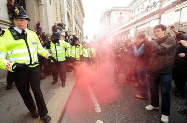 Copiii de bani gata au iesit pe strazile din Londra