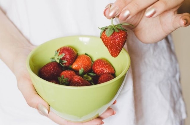 Metoda naturala de albire a dintilor cu ajutorul capsunilor