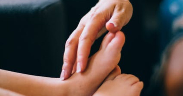 Doi soti au incercat sa isi scoata ilegal copilul din tara, ascuns sub o patura