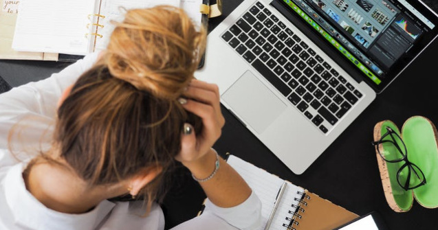  Top  10 simptome evidente care apar atunci cand esti foarte stresat