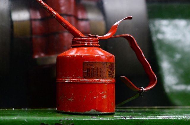 Doi romani si un bosniac, prinsi in flagrant in timp ce faceau contrabanda cu motorina pe Dunare