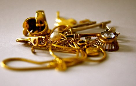 Bijuterii din aur, fara documente legale, confiscate de politistii de frontiera de la Vama Veche