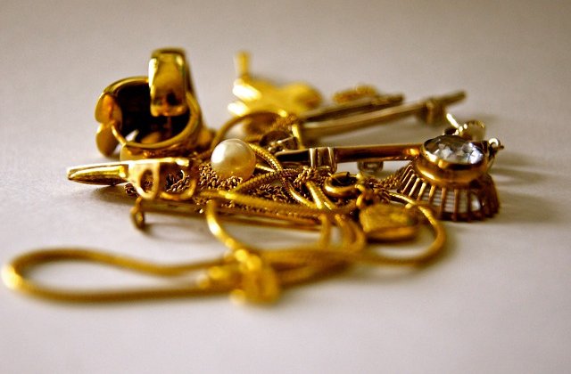 Bijuterii din aur, fara documente legale, confiscate de politistii de frontiera de la Vama Veche