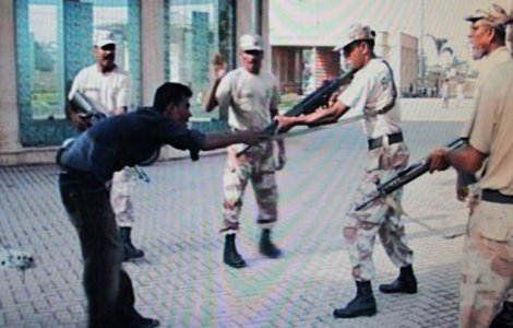  Video socant  Un tanar a fost ucis fara mila in Pakistan