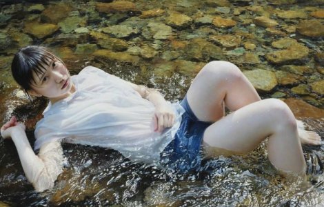 O tanara japoneza realizeaza picturi asemanatoare cu poze