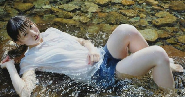 O tanara japoneza realizeaza picturi asemanatoare cu poze