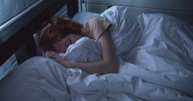  Top  7 motive pentru care te trezesti in toiul noptii si nu mai poti adormi la loc