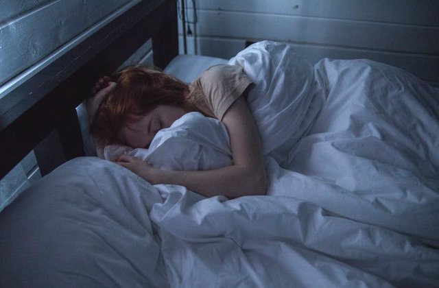 7 motive pentru care te trezesti in toiul noptii si nu mai poti adormi la loc