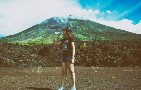 4 modalitati care te ajuta sa bei mai multa apa