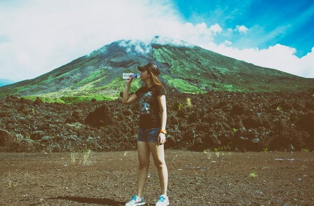 4 modalitati care te ajuta sa bei mai multa apa