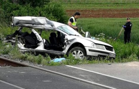 Patru studente au fost spulberate de tren, in Salaj. Doar soferita a supravietuit