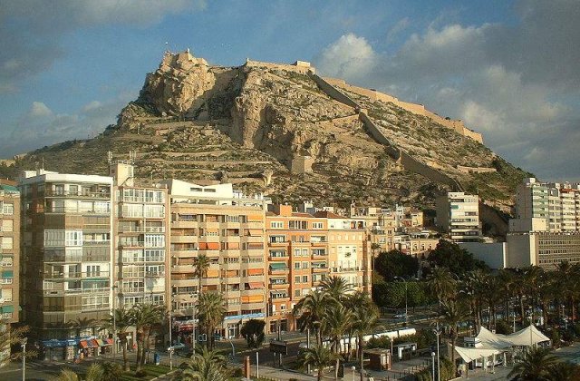 Top 10: Vacante pe plaja, dar nu departe de civilizatie