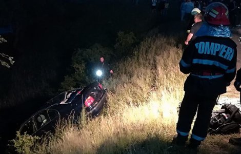 Doua tinere au murit dupa ce au plonjat cu masina intr-un lac