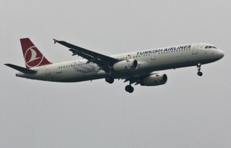 Aterizare de urgenta la Bucuresti din cauza unui pasager cu probleme cardiace. Barbatul a murit