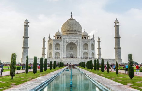 De ce capata Taj Mahal capata nuante de galben si verde