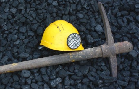 Un miner a murit, dupa ce a fost lovit de un corp de 150 de kilograme