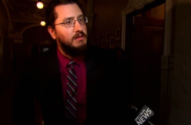 Un barbat de 30 de ani a fost dat in judecata de parinti pentru ca nu vrea sa plece din casa lor