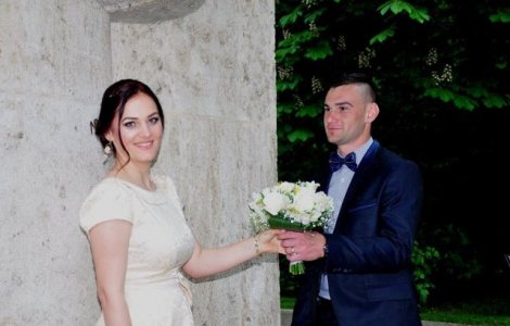 Un barbat din Timisoara si-a omorat sotia, apoi a vrut sa se sinucida intrand cu masina in stalp