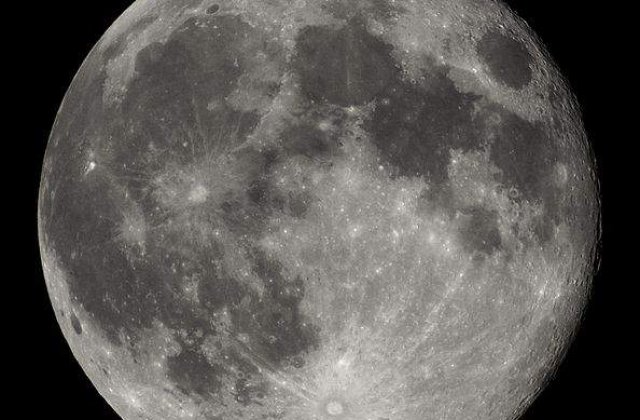 Ce varsta are de fapt Luna?