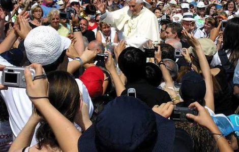  Top  Madrid: Violentele impotriva vizitei Papei continua
