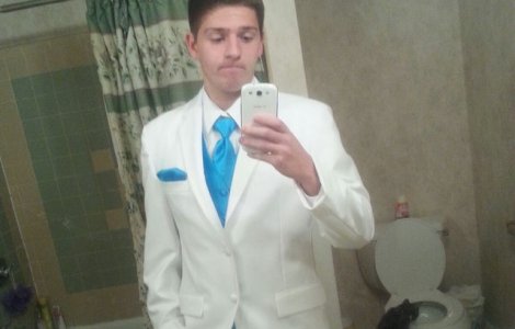  Top  10 selfie-uri nereusite realizate de persoane carora nu le pasa de ceea ce se intampla in jur