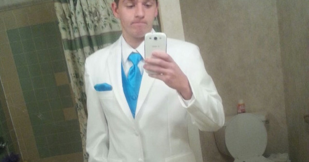  Top  10 selfie-uri nereusite realizate de persoane carora nu le pasa de ceea ce se intampla in jur