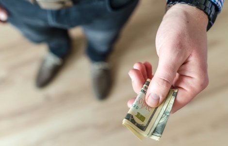  Top  "In dorul de mai mult pierdem si ce avem". 10 citate memorabile despre lacomie