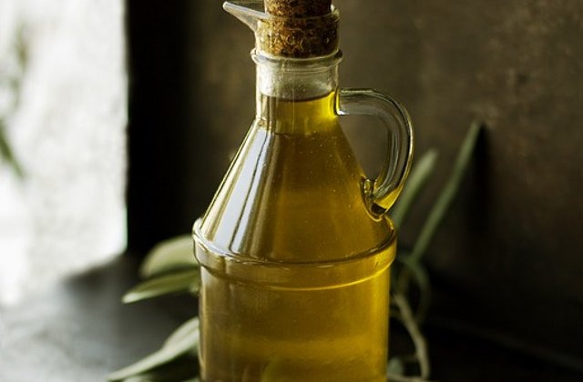 10 moduri inedite in care poti folosi uleiul de masline (in afara de gatit si infrumusetare)