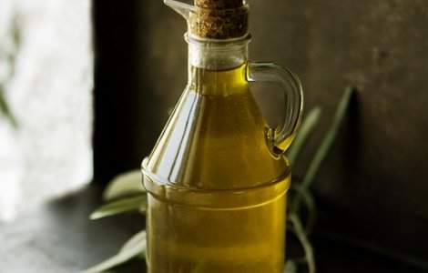  Top  10 moduri inedite in care poti folosi uleiul de masline (in afara de gatit si infrumusetare)