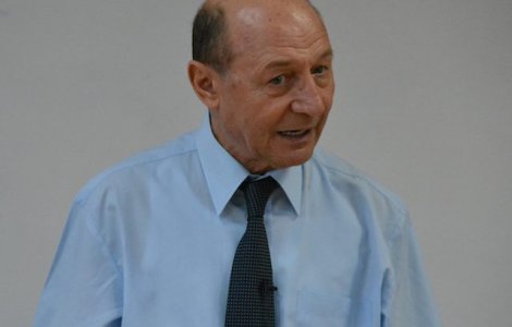 Basescu: Votam motiunea, doar nu o sa o votam pe Dancila