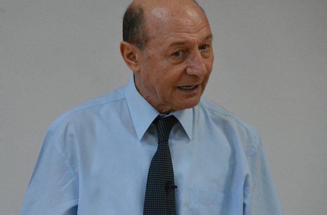Basescu: Votam motiunea, doar nu o sa o votam pe Dancila