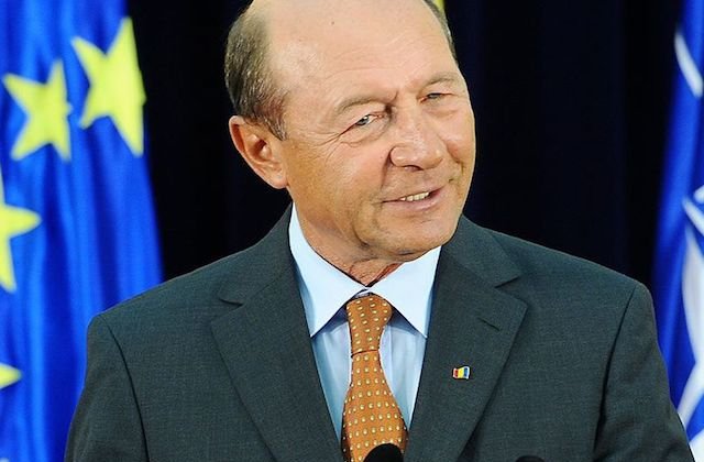 Basescu: Curtea Constitutionala nu poate face din presedinte un notar