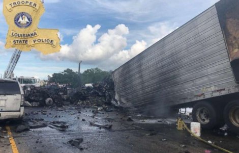 4 persoane au murit si 13 au fost ranite in urma unui accident pe o autostrada din SUA