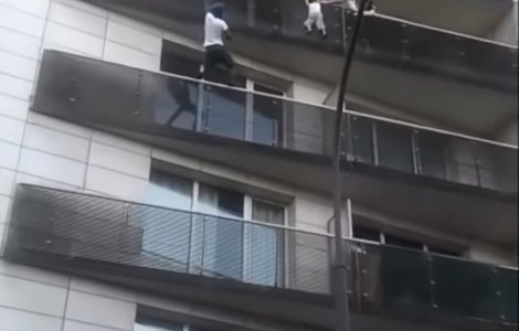 Emmanuel Macron i-a promis eroului din Paris ca va deveni cetatean francez si va ajunge in departamentul de pompieri