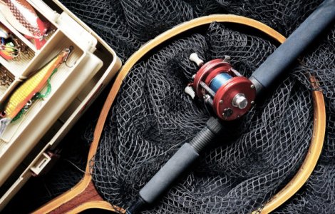 Un tanar aflat la pescuit a murit, dupa ce a atins cu firul lansetei o retea de electricitate