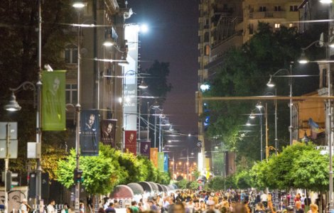 &#39;&#39;La pas pe Calea Victoriei&#39;&#39; - in week-end, in Capitala