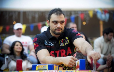 Romanul campion mondial la skanderbeg, acuzat de jaf