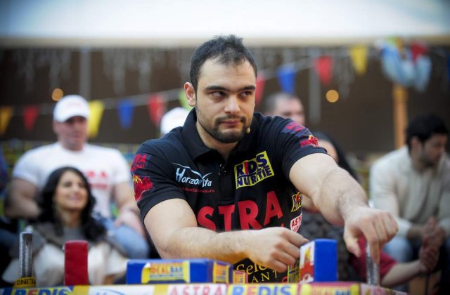 Romanul campion mondial la skanderbeg, acuzat de jaf