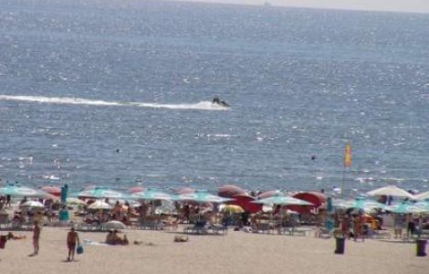 Munca la negru infloreste pe litoral