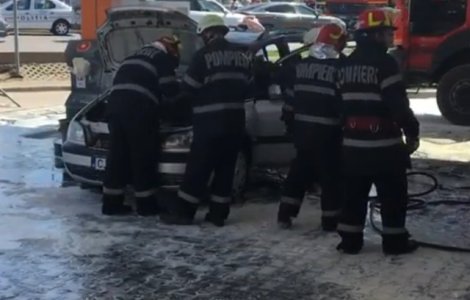 Cluj: Un barbat a murit, dupa ce masina in care se afla a luat foc intr-o benzinarie. VIDEO
