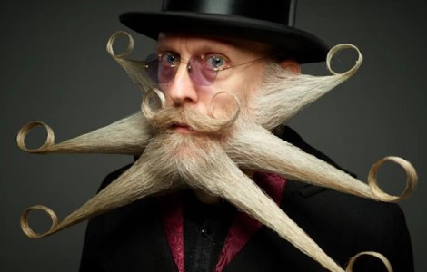  Top  Cele mai ciudate 9 competitii din lume. De la concursul de mancat urzici la campionatul de calcat haine