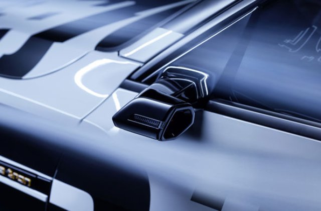 Informatii noi despre Audi e-tron: SUV-ul electric va deveni primul model de serie cu camere video incorporate in oglinzile laterale