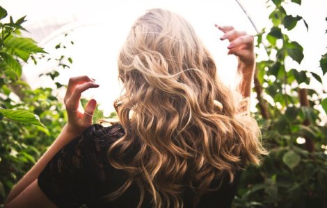  Top  14 greseli pe care ar trebui sa le eviti atunci cand iti ingrijesti parul