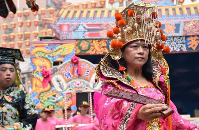 Ritualuri si traditii bizare din intreaga lume care te vor lasa fara replica