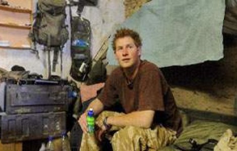 Printul Harry s-a filmat in timp ce folosea apelative rasiste