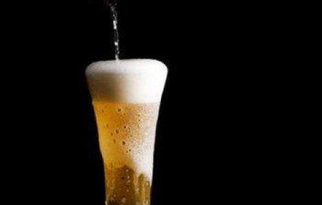 Ce sta, de fapt, la originea berii blonde?