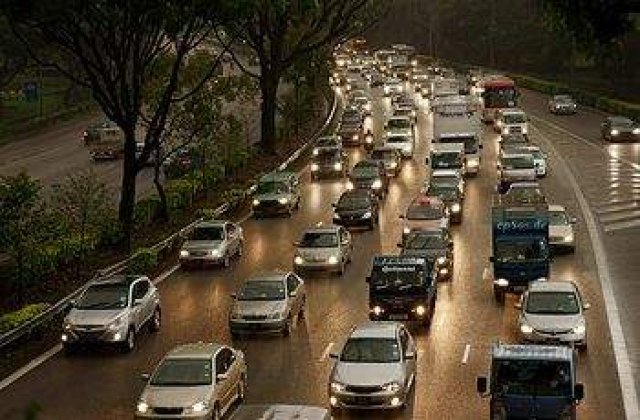 Romanii au cumparat mai putine masini in 2011