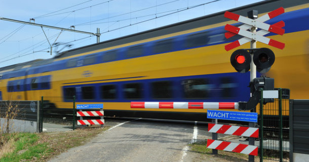 Masuri pentru siguranta rutiera: trecerile la nivel cu calea ferata de pe drumurile nationale vor avea bariere