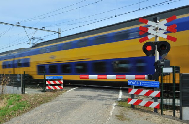 Masuri pentru siguranta rutiera: trecerile la nivel cu calea ferata de pe drumurile nationale vor avea bariere