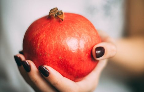  Top  Elixir natural pentru piele: 10 proprietati ale rodiilor despre care nu stiai